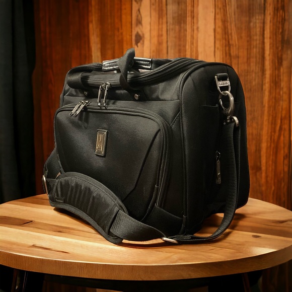 Travelpro Handbags - ✈️Travelpro”The Choice Of Flight Crews And Frequent Travelers” Multipurpose Tote
